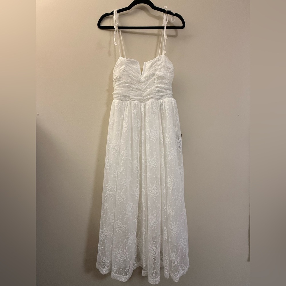 NWT‎ Lulu’s Lace Maxi Dress in White